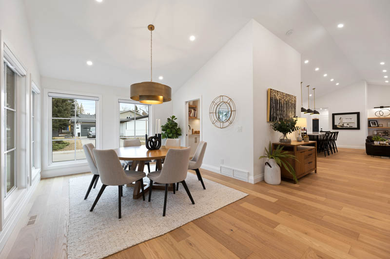 Lake Bonaventure Residence dining area within an open-plan home.